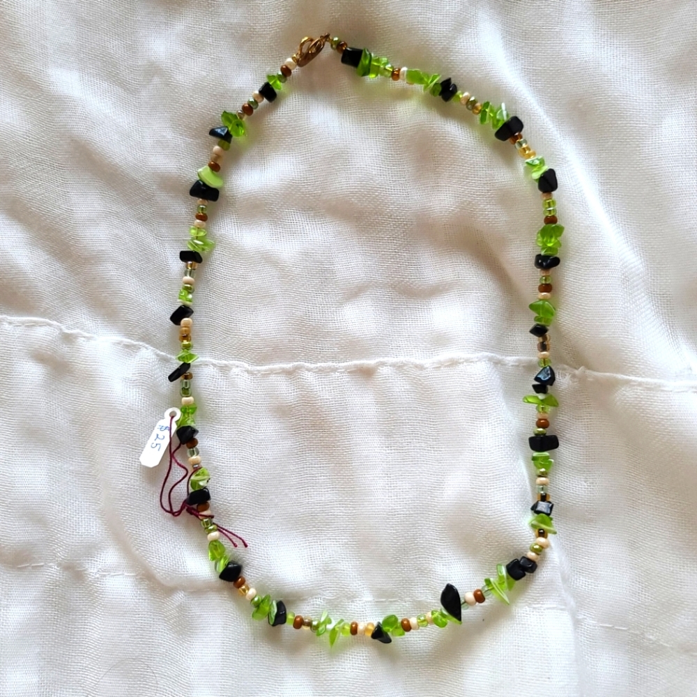 🐚Green and Black Handcrafted Artisan Necklace